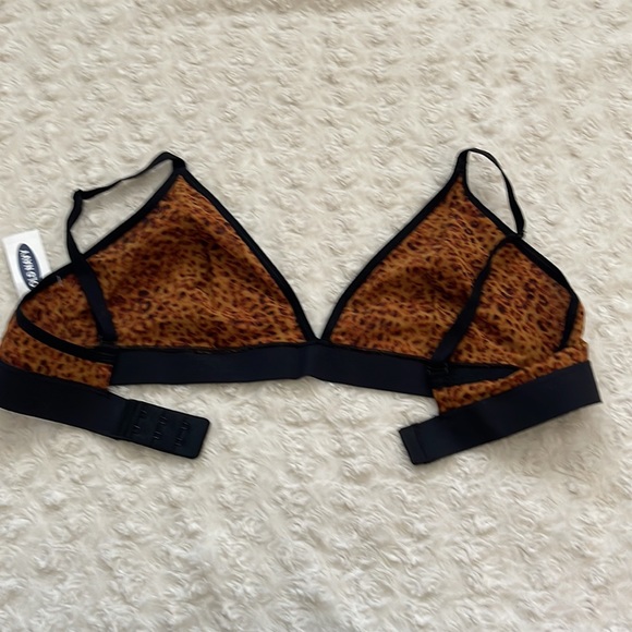 OLD NAVY LEOPARD  DEEP V LIGHT SUPPORT BRA WITH ADJUSTABLE & CONVERTIBLE STRAPS - Picture 6 of 9